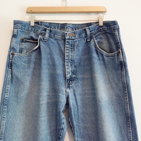 Vintage High Wasted Wrangler Mom/ BF Jeans - Picture 3 of 5